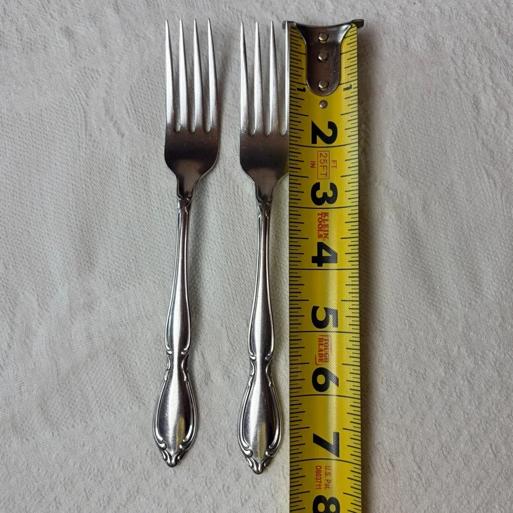 Oneida strathmore stainless